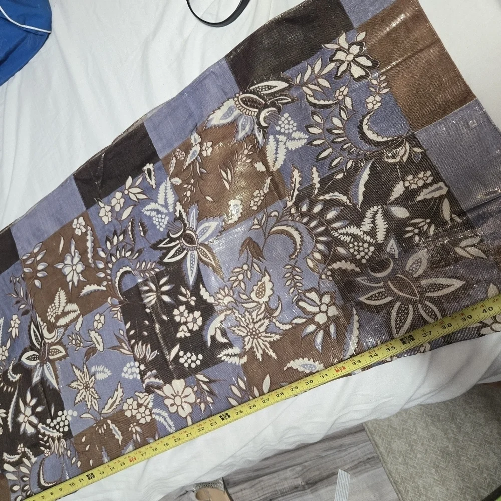 Oscar de la Renta measures approx